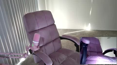 Snapshot of trixyrose chatting on February 13, 9:11 pm RixyRose online show from February 13, 9:11 pm