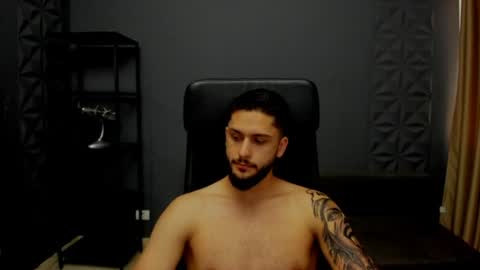 Snapshot of troywade chatting on August 1, 4:23 am TroyWade online show from August 1, 4:23 am