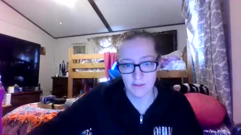 Snapshot of truckerswifetobe chatting on December 18, 5:52 pm TruckersWifeToBe online show from December 18, 5:52 pm