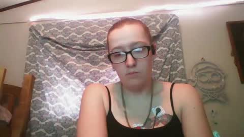 Snapshot of truckerswifetobe chatting on February 12, 2:32 pm TruckersWifeToBe online show from February 12, 2:32 pm