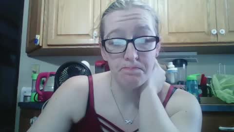 Snapshot of truckerswifetobe chatting on September 11, 7:47 pm TruckersWifeToBe online show from September 11, 7:47 pm