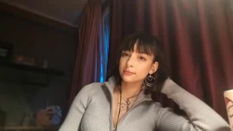 Poly online show from December 22, 1:19 pm