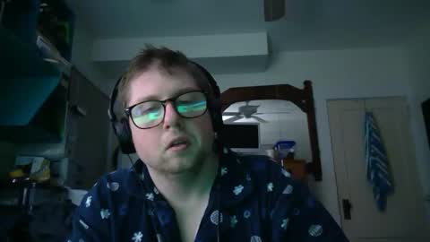 Snapshot of true_manofworth chatting on December 4, 4:54 am HandicappedLaugher online show from December 4, 4:54 am