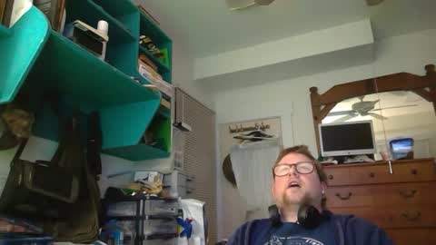Snapshot of true_manofworth chatting on January 8, 5:05 am HandicappedLaugher online show from January 8, 5:05 am