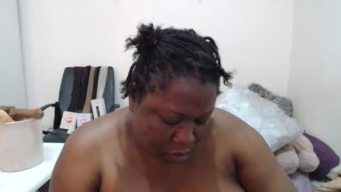 Snapshot of truebella30 chatting on January 1, 10:32 am TrueBella30 online show from January 1, 10:32 am