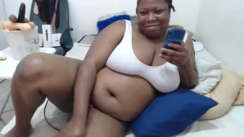 Snapshot of truebella30 chatting on January 17, 1:24 pm TrueBella30 online show from January 17, 1:24 pm