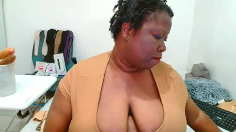 Snapshot of truebella30 chatting on October 18, 8:26 am TrueBella30 online show from October 18, 8:26 am