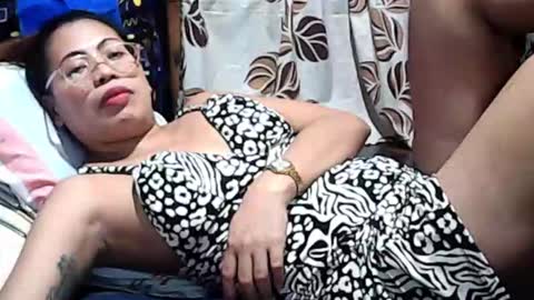 Snapshot of truefilipinabeauty chatting on September 25, 12:09 pm emily online show from September 25, 12:09 pm