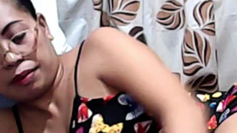 Snapshot of truefilipinabeauty chatting on October 2, 12:06 am emily online show from October 2, 12:06 am