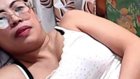 Snapshot of truefilipinabeauty chatting on October 8, 12:52 am emily online show from October 8, 12:52 am