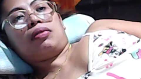 Snapshot of truefilipinabeauty chatting on October 24, 10:55 am emily online show from October 24, 10:55 am