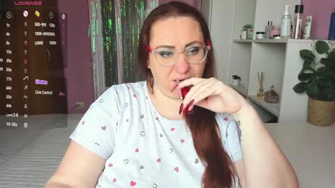Snapshot of truly_goddess chatting on January 25, 12:05 pm Adelle online show from January 25, 12:05 pm