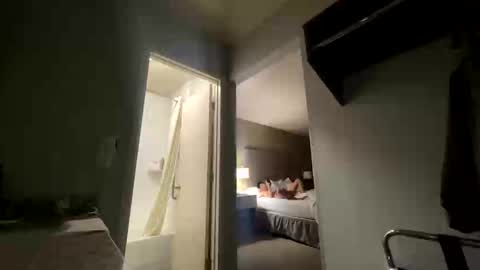 Snapshot of trxs_leches chatting on March 4, 3:01 am Tres Leches online show from March 4, 3:01 am