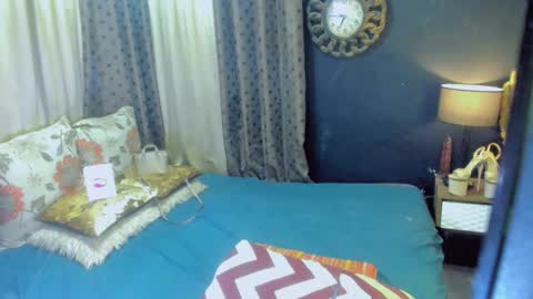 Curlee Lopez online show from October 22, 8:14 am