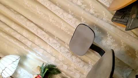 Chloe online show from April 21, 7:58 am