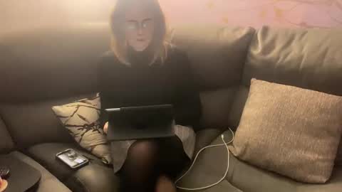 Snapshot of ts_hunnibunn chatting on February 6, 4:54 pm Hunnibun online show from February 6, 4:54 pm