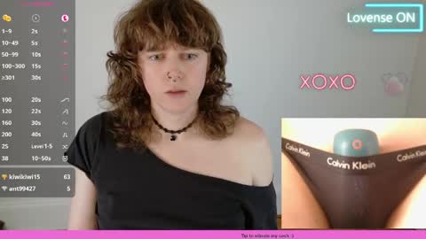 Snapshot of tsellieryder chatting on April 25, 1:41 am Ellie Ryder online show from April 25, 1:41 am