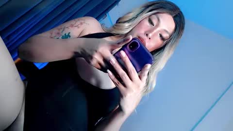 Snapshot of tsgirl_julian69 chatting on December 2, 8:59 pm Julian online show from December 2, 8:59 pm