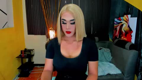 Snapshot of tsmamahmerslove chatting on January 18, 8:23 pm Nicoleeee online show from January 18, 8:23 pm