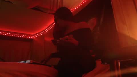 Snapshot of tsnitra chatting on December 7, 9:39 am TsNitra online show from December 7, 9:39 am