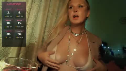 Snapshot of tspostophere chatting on October 15, 9:09 am Annika online show from October 15, 9:09 am