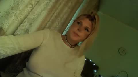 Snapshot of tspostophere chatting on October 21, 9:10 am Annika online show from October 21, 9:10 am