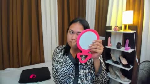 Karen Oquio online show from October 12, 4:44 am