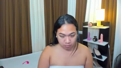 Karen Oquio online show from October 26, 8:26 pm