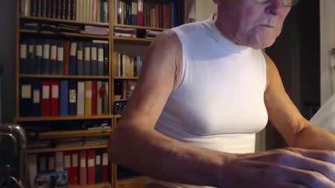 Snapshot of tubaist chatting on December 27, 3:37 pm FINN but call me NANNA online show from December 27, 3:37 pm