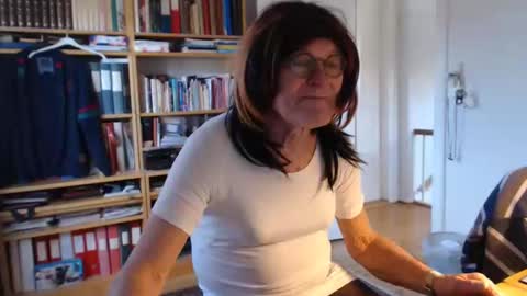 Snapshot of tubaist chatting on March 1, 3:05 pm FINN but call me NANNA online show from March 1, 3:05 pm