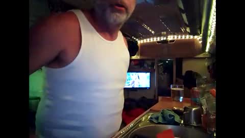 Snapshot of tudorjohn chatting on May 10, 1:55 am tudorjohn online show from May 10, 1:55 am