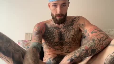 Snapshot of tuhands chatting on August 4, 9:34 am Tuhands online show from August 4, 9:34 am