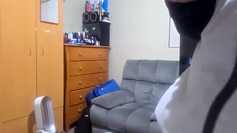 Snapshot of turkzuowt chatting on March 2, 7:54 pm turkzuowt online show from March 2, 7:54 pm