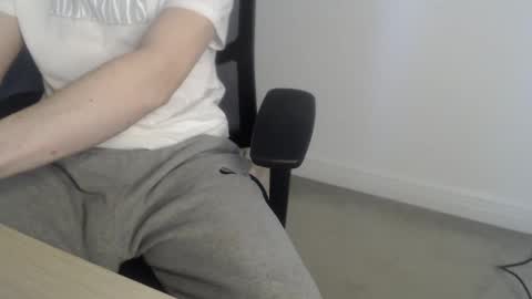 Snapshot of turnxyouon chatting on February 18, 9:43 am Ollie J online show from February 18, 9:43 am