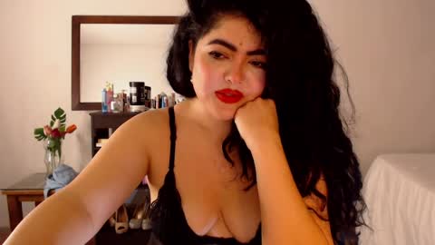 Snapshot of tuti_sex chatting on April 19, 4:01 am tuti online show from April 19, 4:01 am
