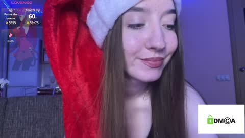 Snapshot of tutti_cutieee chatting on December 5, 9:17 am Nika online show from December 5, 9:17 am