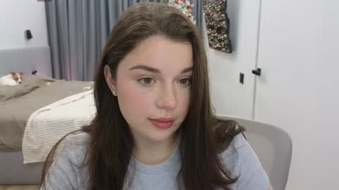 Snapshot of tutti_frutti_ chatting on December 1, 8:42 pm Ariana online show from December 1, 8:42 pm
