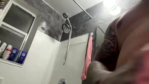 Snapshot of tuvo611077 chatting on January 3, 2:54 am tuvo611077 online show from January 3, 2:54 am