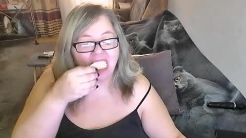 Lana online show from December 4, 2:10 am