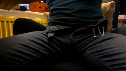 Snapshot of twickenhamthickshaft chatting on February 10, 4:04 pm Fred Eric Smitherton online show from February 10, 4:04 pm