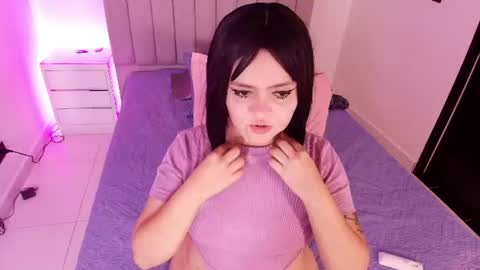 Twiggy online show from July 3, 3:02 am