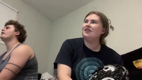 Snapshot of twinfl4m3ss chatting on December 18, 5:46 am twinfl4m3ss online show from December 18, 5:46 am