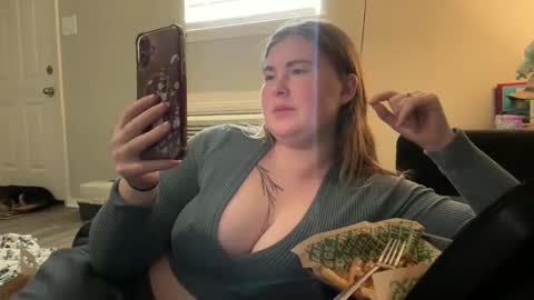 Snapshot of twinfl4m3ss chatting on December 22, 7:33 pm twinfl4m3ss online show from December 22, 7:33 pm