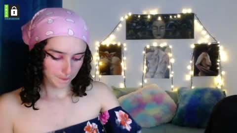 TwinFlamesXX online show from January 27, 11:00 pm