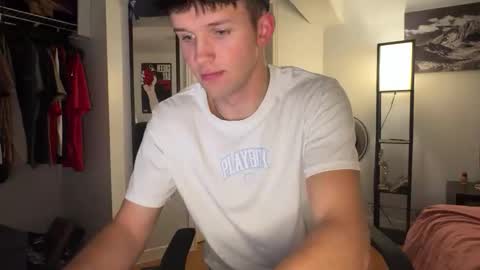 twink2048 online show from December 16, 1:32 am