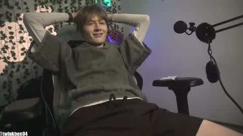 Snapshot of twinkben04 chatting on October 21, 7:58 pm Ben online show from October 21, 7:58 pm