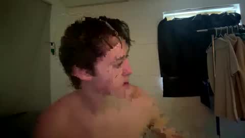 twinkboyboi69 online show from April 14, 3:18 pm