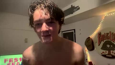 twinkboyboi69 online show from April 27, 7:56 pm
