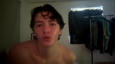 twinkboyboi69 online show from May 15, 2:13 pm