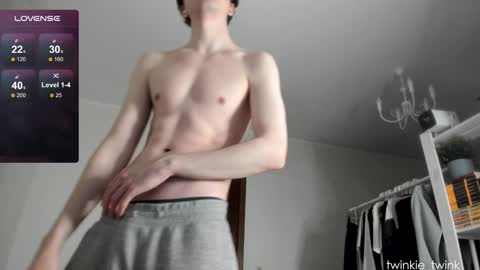 Snapshot of twinkie_twink chatting on January 31, 1:22 am Andy online show from January 31, 1:22 am